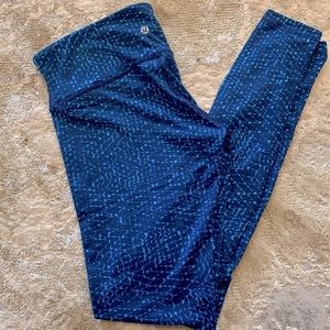 Lululemon Size 8 blue water pattern long leggings